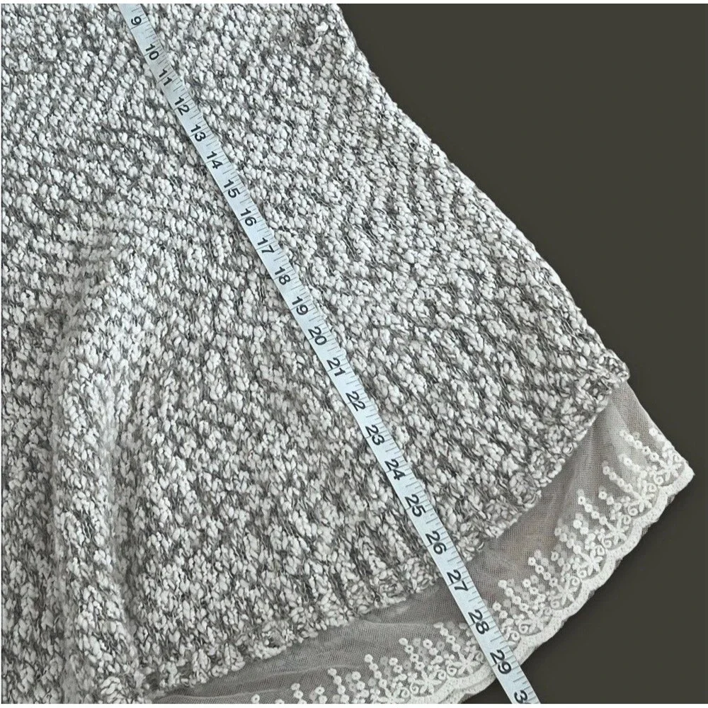 Mizumi Tan Ivory Knit Sweater w/ Lace Hem Fall/Winter Cottagecore Fashion Size M